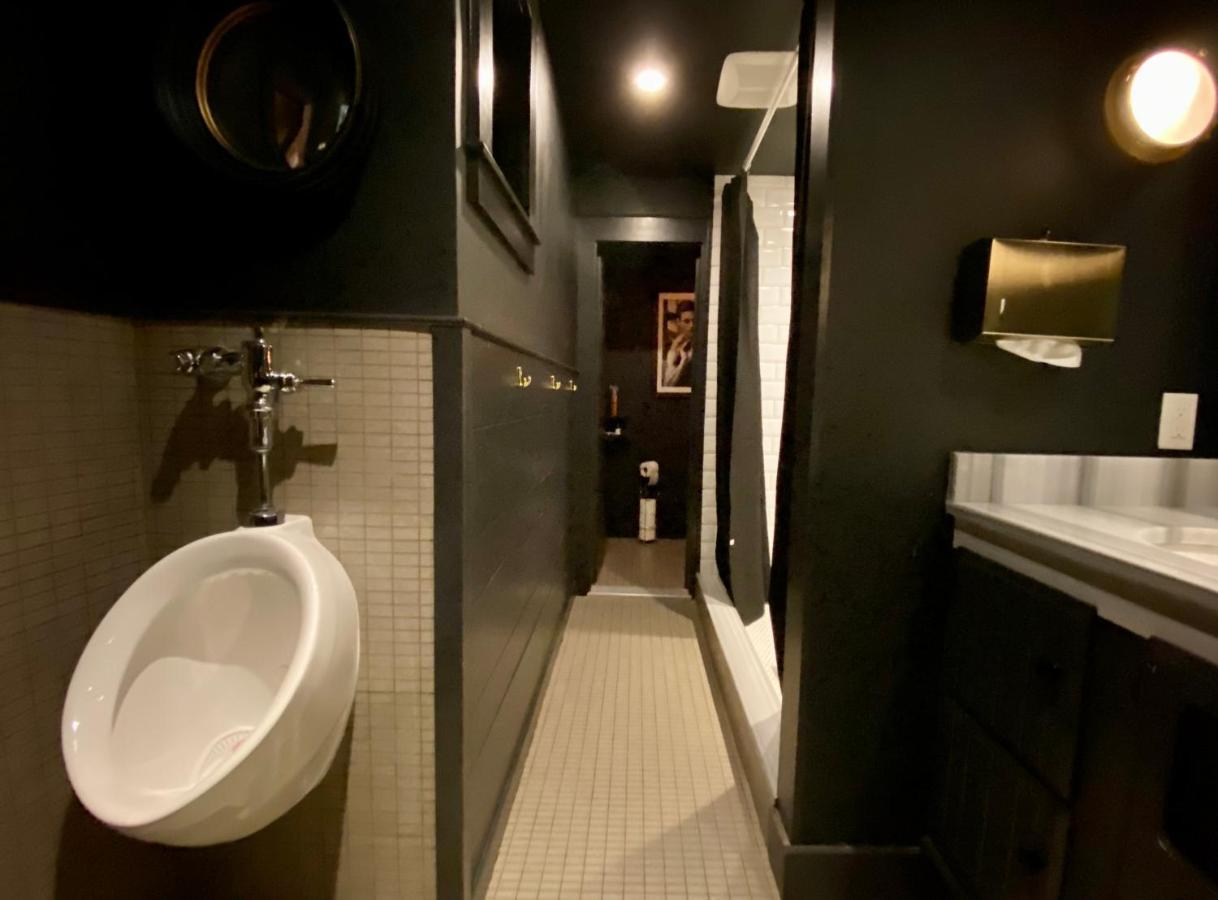 Crew'S Quarters Boarding House - Caters To Men Otel Provincetown Dış mekan fotoğraf