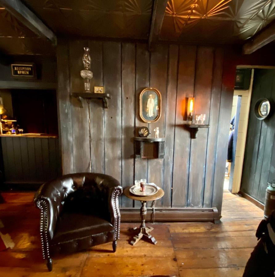 Crew'S Quarters Boarding House - Caters To Men Otel Provincetown Dış mekan fotoğraf
