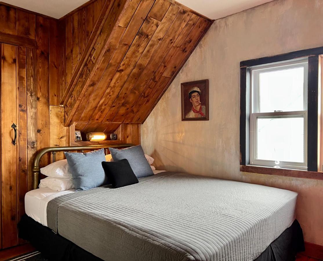 Crew'S Quarters Boarding House - Caters To Men Otel Provincetown Dış mekan fotoğraf