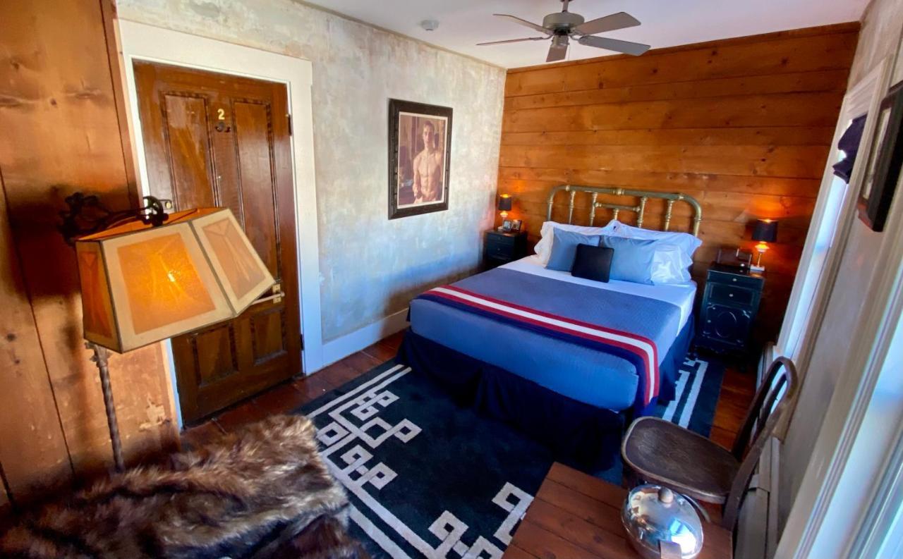 Crew'S Quarters Boarding House - Caters To Men Otel Provincetown Dış mekan fotoğraf